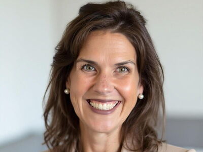 Headshot of Dr. Rachel Kowalski smiling